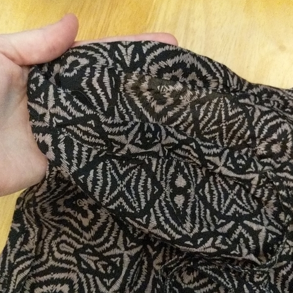 Cute bell-bottom pants. - Picture 3 of 3